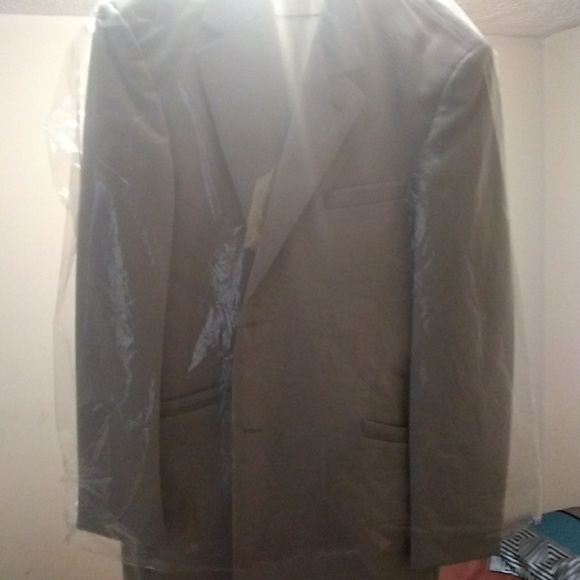 Suits ties vests tux dresses of all sizes - Picture 2 of 6